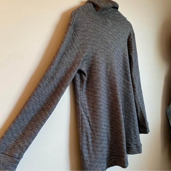 Blondie. Tunic sweater. Small. Grey. Cowl neck. Stretchy. - Picture 3 of 7